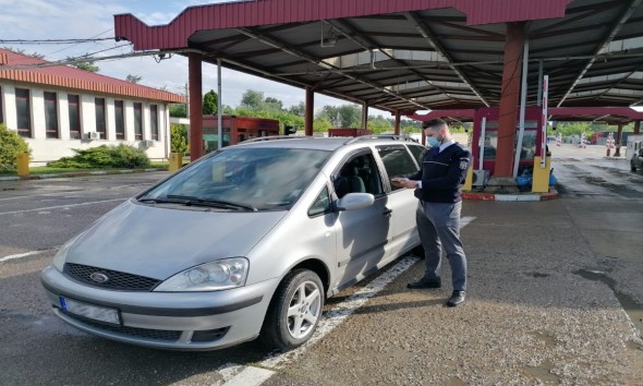 Un moldovean a fost prins în România la volanul unui automobil cu înmatricularea suspendată